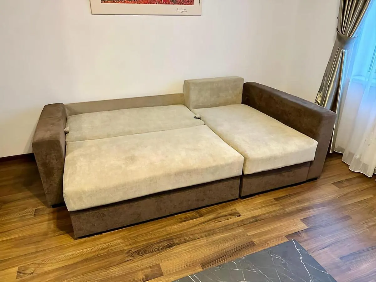 Modern Residential Apartment Bucureşti România